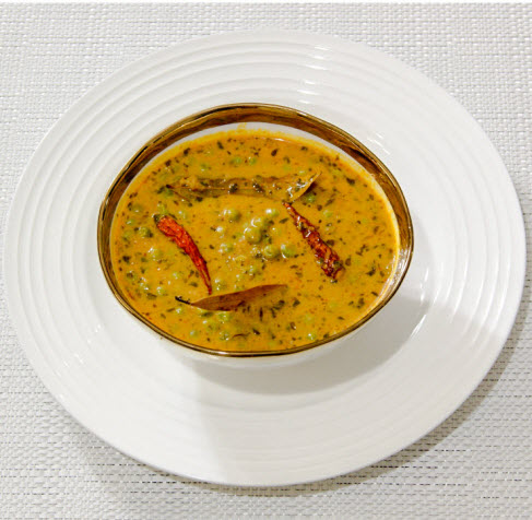 Methi Malai Matar is a delicious low spicy curry, which is very quick to prepare and it can go with bread, poori, or naan.