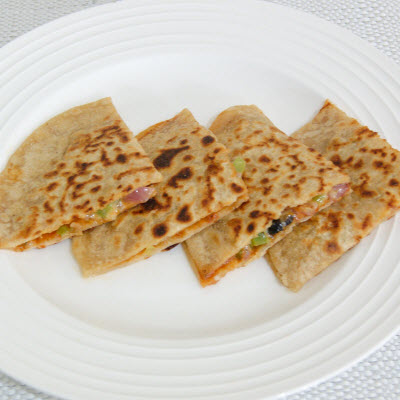 Pizza paratha is made with wheat flour and vegetables. Pizza paratha is very flavorful with Italian herbs. Here you will find a very healthy and nutritious recipe to prepare Pizza paratha. All kids love it. it is not only very simple to cook but also very delicious.