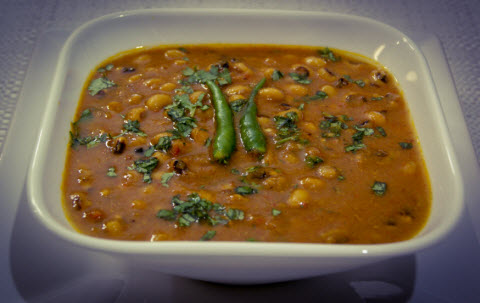Lobia curry (black eye beans curry) is an aromatic, medium spicy curry from the northern part of India. This is a flavorful curry that can be enjoyed during lunch or dinner.