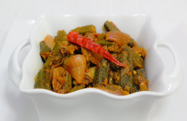 Bhindi Do Pyaza is an okra-based dry curry cooked with onion and spices. It’s made with Indian spices masala mixed with okra.